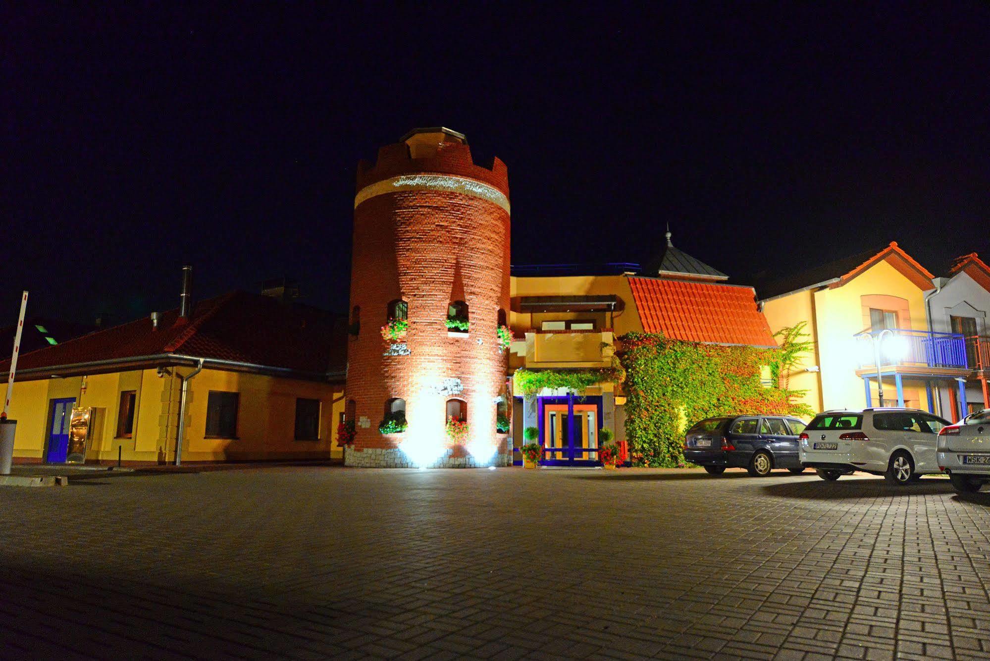 Hotel Daglezja Nad Jeziorem Kornickim Kórnik Exterior foto